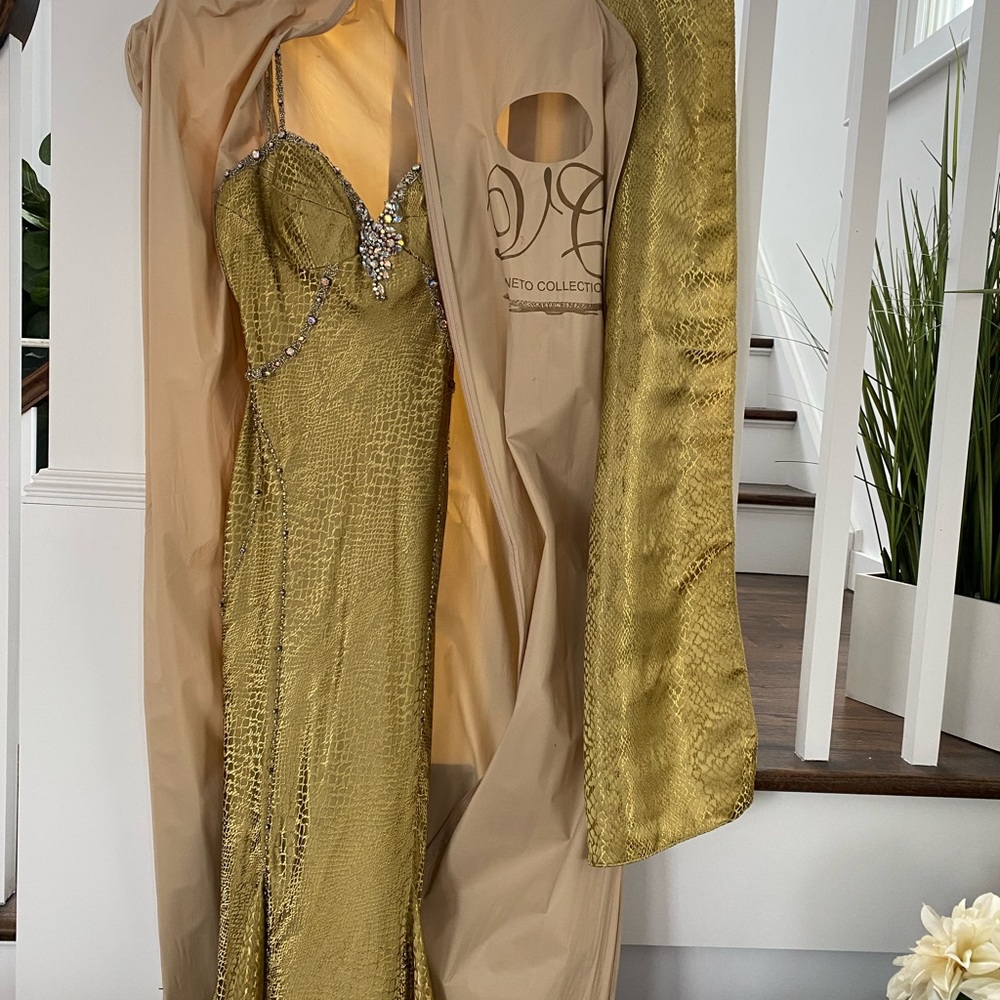 Terani by Veneto Collections. Size six, gold with stones and wrap. earings too